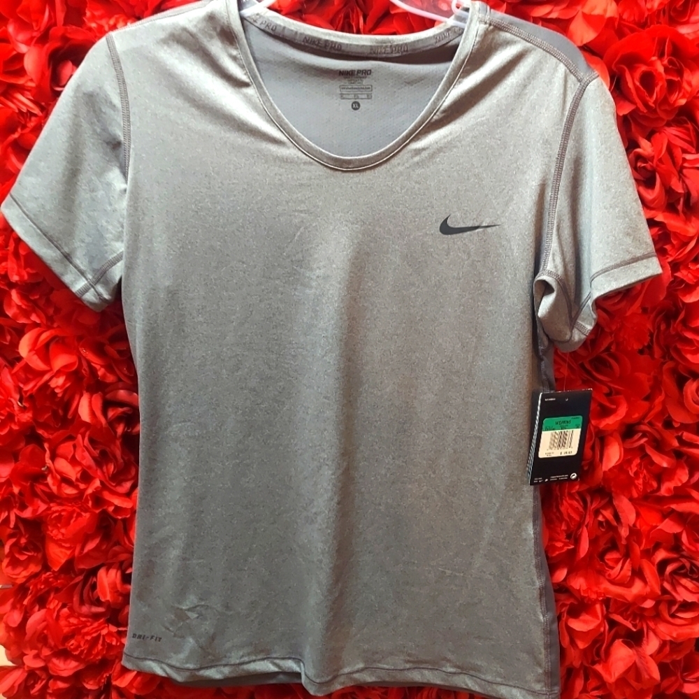 Nike NWT Women's Nike Pro Training T- Shirt Size X-Large